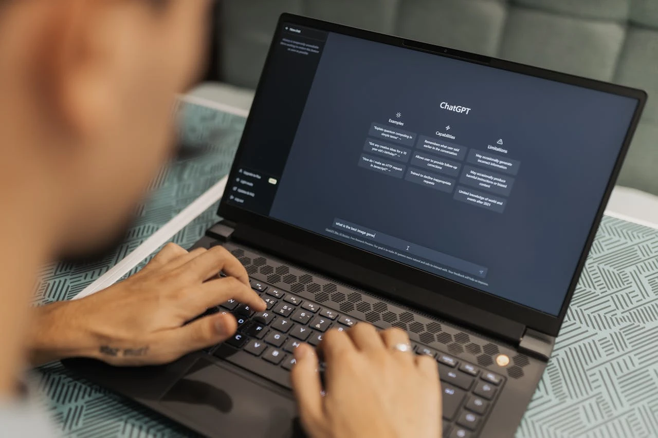 ChatGPTとの違いは?Microsoft 365 Copilotが実現する真の業務効率化